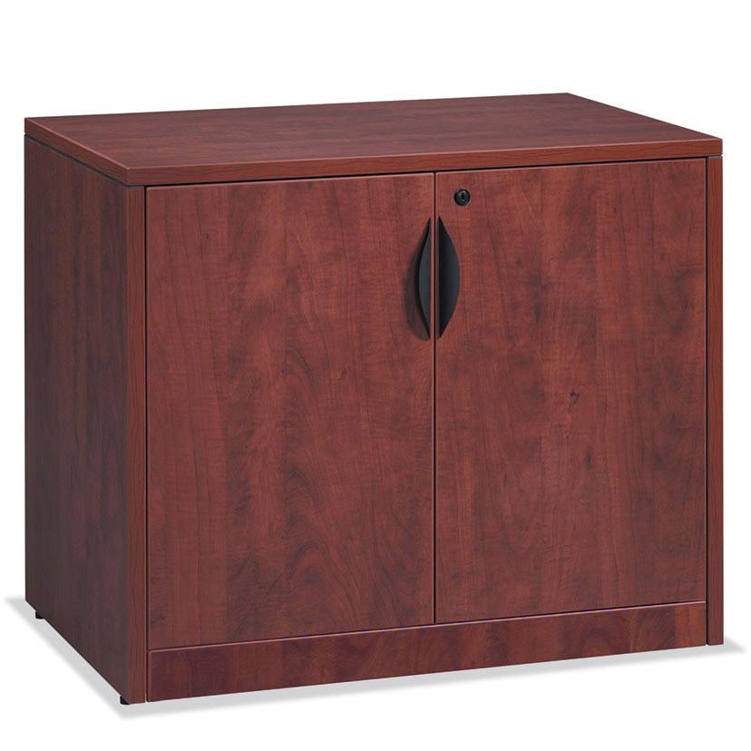 Storage cabinet with adjustable shelf