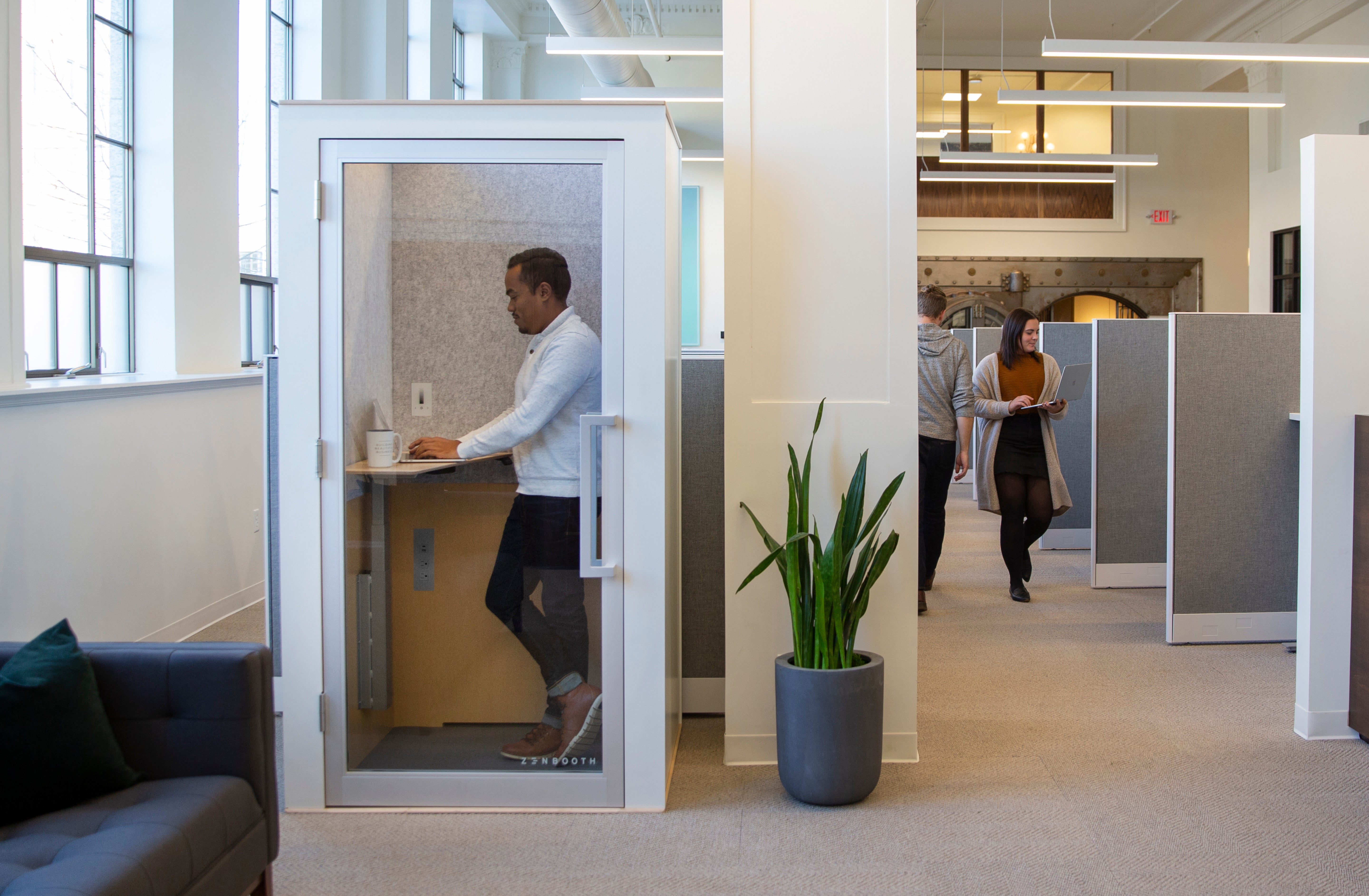 Zenbooth Solo White exterior in an office